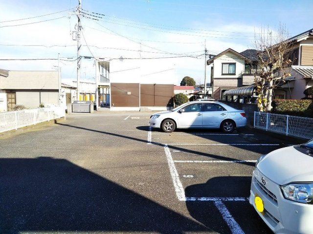 レオパレス2002の駐車場