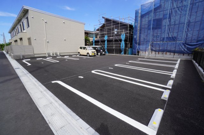 【駐車場】 | ラ・ヴィータ | ※同物件・反転タイプの写真です。