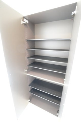 【収納】 | ラ・ヴィータ | ※同物件・反転タイプの写真です。