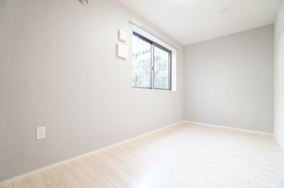 【洋室】 | ラ・ヴィータ | ※同物件・反転タイプの写真です。