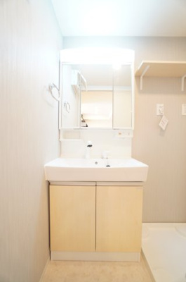 【洗面所】 | ラ・ヴィータ | ※同物件・反転タイプの写真です。