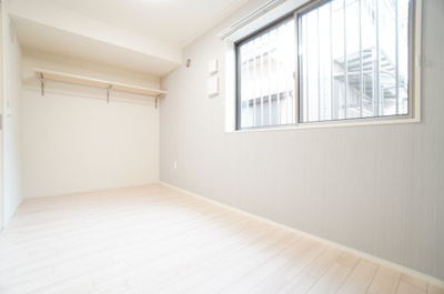 【居間・リビング】 | ラ・ヴィータ | ※同物件・反転タイプの写真です。