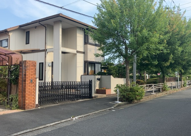 【外観】 | 土地購入を検討されている場合、境界杭がない状態で購入してしまうと境界確定測量をする必要があり、費用がかかります。購入の前に、売主、隣土地所有者立ち合いのもと境界を確定し境界杭を設置するのがベストです。