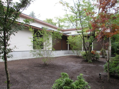 【庭】 | 軽井沢上ノ原新築別荘