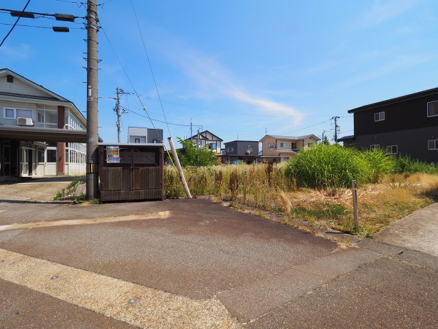 【外観】 | 【建築条件なし】大仙市小貫高畑字曽四川 110.48坪 区画の整った住宅街の２方向接道 西側道路は消雪道路