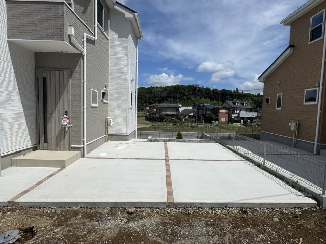 柏市増尾４丁目新築戸建【土小学校：6分】の駐車場|1号棟駐車スペース・並列2台駐車可