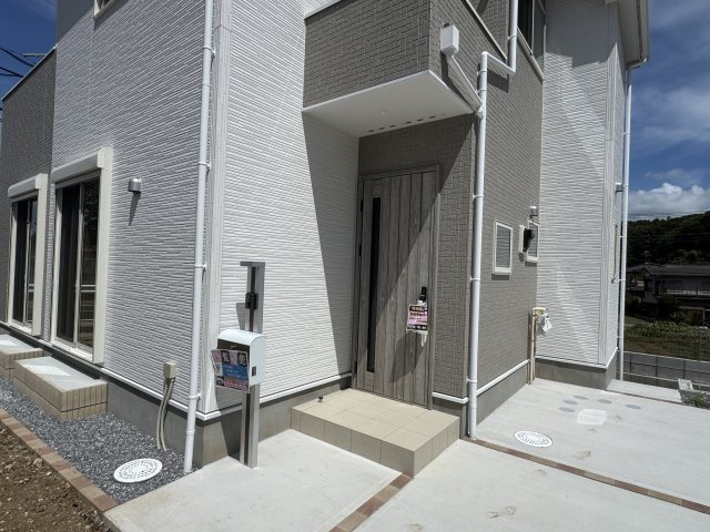 柏市増尾４丁目新築戸建【土小学校：6分】のエントランス|エントランス・玄関ポーチ