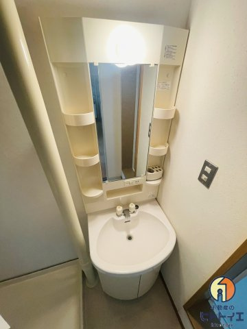 大坪ビルの独立洗面台