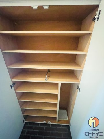 大坪ビルの収納|シューズボックスです