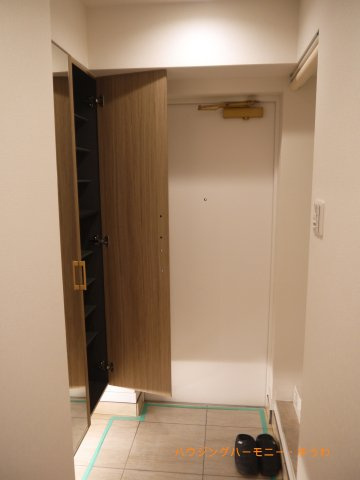 【玄関】 | 菱和パレス池袋駅前 | 帰り着くたびに洗練されたテイストの空間に迎えられ誇りと喜びを感じる玄関まわりです