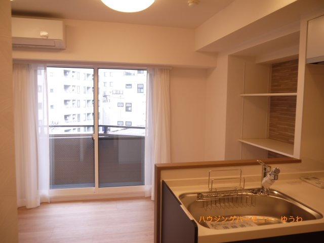 【バルコニー】 | 菱和パレス池袋駅前 | バルコニー面壁一面の掃き出し窓からたくさんの陽の光が入ってまいります！