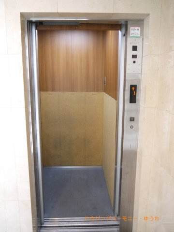 【その他共用部分】 | 菱和パレス池袋駅前 | 階段移動の手間を省く現代の必需設備です。