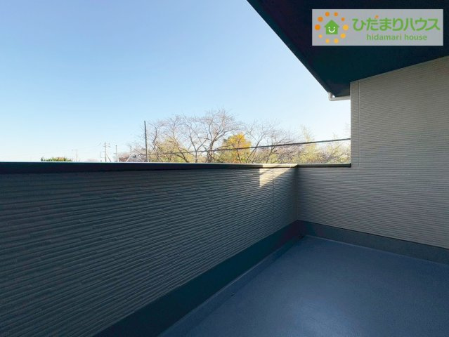 日立市桜川町2期　新築戸建のバルコニー|広々としたバルコニーは、大量の洗濯物を干しても余裕！お布団だって、家族全員分をいっきに干せますね(^O^)