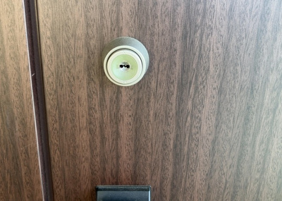 【防犯設備】 | エクセレントシティ古淵駅前 | 当然のことではありますが、オートロックやセンサーライト、ホームセキュリティーなどの防犯設備があれば、小さいお子様がいるご家庭も安心ですよね！まず物件購入の際は、防犯設備もチェックするようにしましょう。