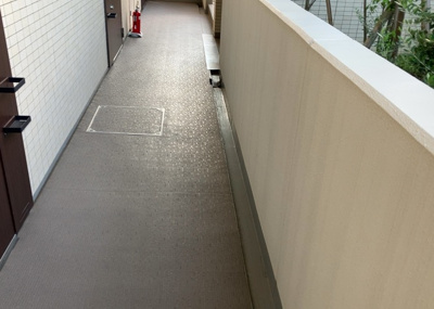 【その他共用部分】 | エクセレントシティ古淵駅前 | 共有部分は、住民なら誰もが使える設備のこと。例えば駐車場やエレベーター、インターネット設備、セキュリティ設備などがあります。他にも、マンションの廊下・外部階段やエントランス・ゴミ置き場などがあります。