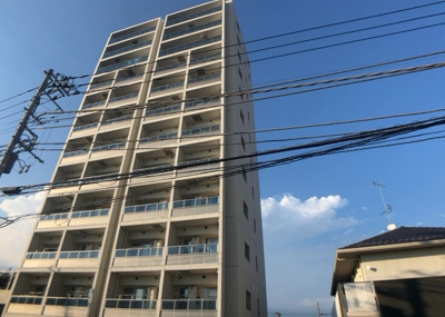 【構造・工法・仕様】 | エクセレントシティ古淵駅前 | ＲＣ造、Reinforced Concreteは直訳すると補強されたコンクリートです。主に柱や梁・床・壁が鉄筋とコンクリートで構成おり、鉄筋を組んだ型枠にコンクリートを流し込んで固めたものを指します。