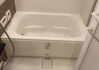 【浴室】 | エクセレントシティ古淵駅前 | 入浴時の快適さも大事なことですが、綺麗な状態を維持できなければ気持ちよく入浴できません。毎日の掃除が楽という点は大事なポイントになります！カビが生えにくく掃除がしやすい、壁や浴槽を選ぶといいでしょう。