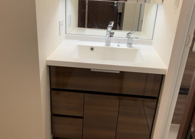 【独立洗面台】 | エクセレントシティ古淵駅前 | 洗面化粧台では顔を洗ったり、身だしなみを整えることが本来の使い方ですが、用途によっては洗面化粧台に求められる機能が違ってくるため、ご自身や家族のライフスタイルに合ったものを選ぶことをおすすめ致します。