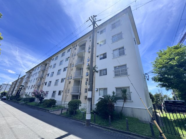 竹の台団地F3棟の外観