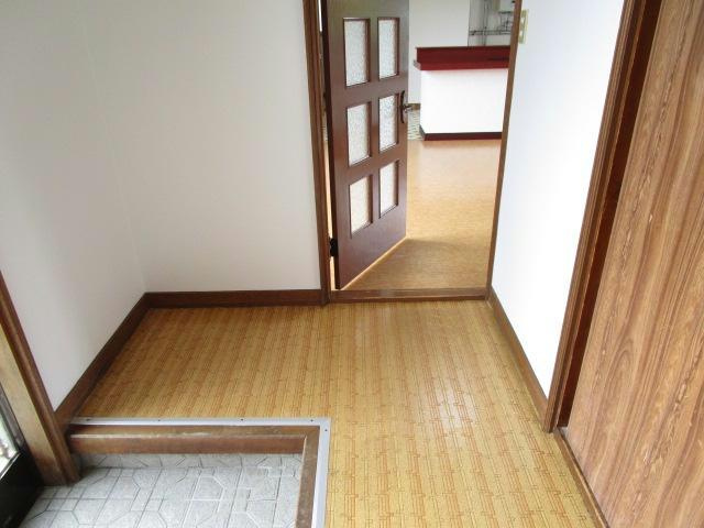 武佐1-26-27貸家の玄関