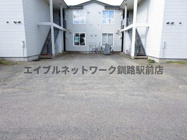 ヴォーンリッヒ緑ヶ岡の駐車場