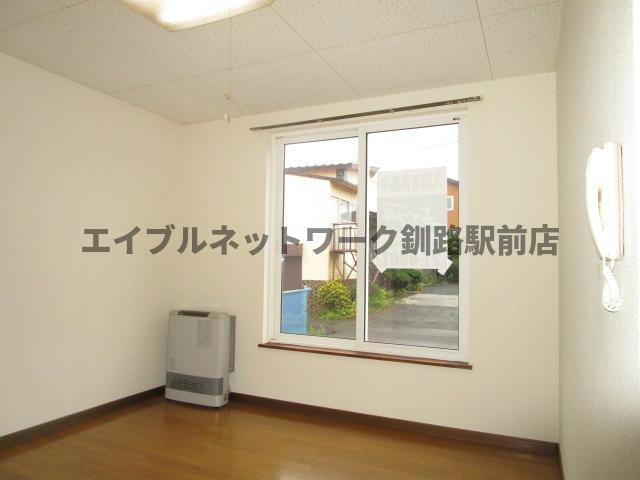 ヴォーンリッヒ緑ヶ岡の居間・リビング