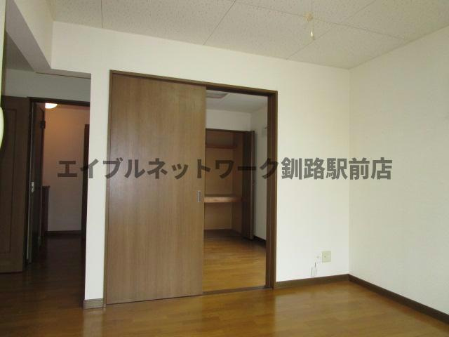 ヴォーンリッヒ緑ヶ岡の居間・リビング