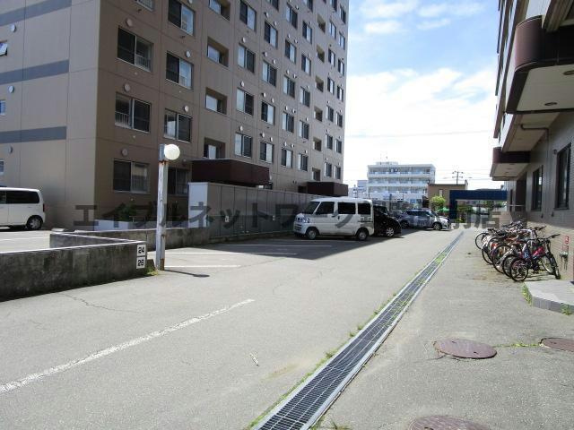 共栄マンションズの駐車場