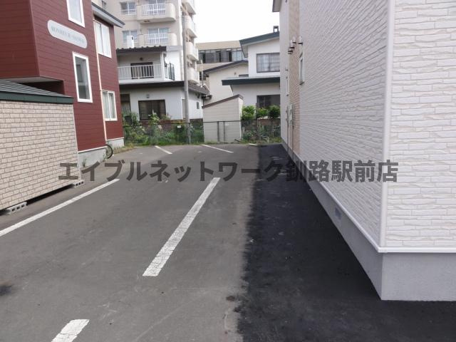 エコハウス幸の駐車場