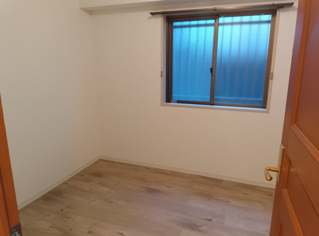 ステイツ苦楽園の洋室|約５帖の洋室　個人の部屋や寝室として使える洋室です　