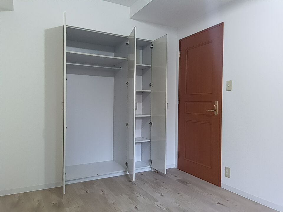 ステイツ苦楽園のその他|約６帖の洋室（収納）