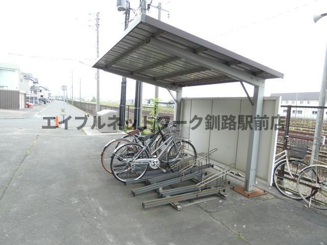 レジデンス寿の駐車場