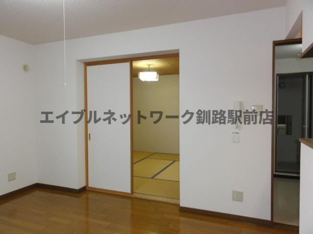 レジデンス寿の居間・リビング