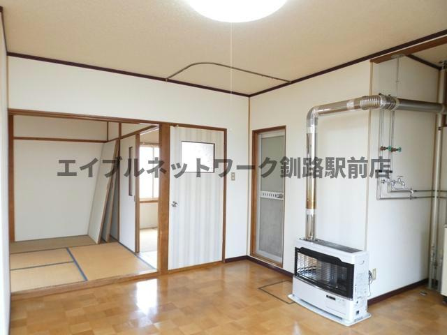 横川マンションＡの居間・リビング