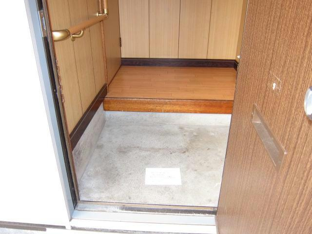 グリーンハイツ（城山）の玄関