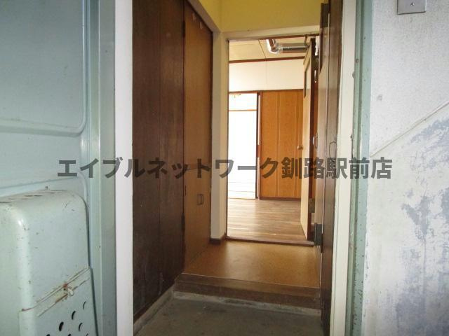 若草401マンションの玄関