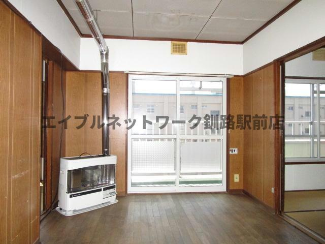 若草401マンションの居間・リビング