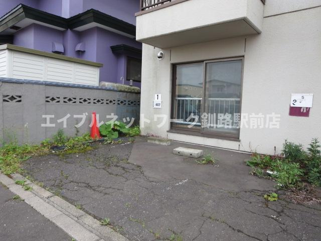 富士マンション暁の駐車場