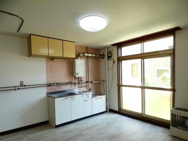 フラワーハイツ（緑ヶ岡）の居間・リビング