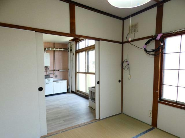 フラワーハイツ（緑ヶ岡）の居間・リビング