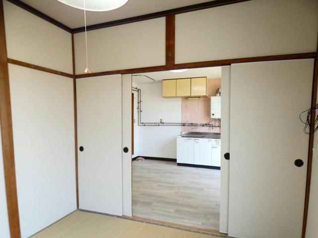 フラワーハイツ（緑ヶ岡）の居間・リビング