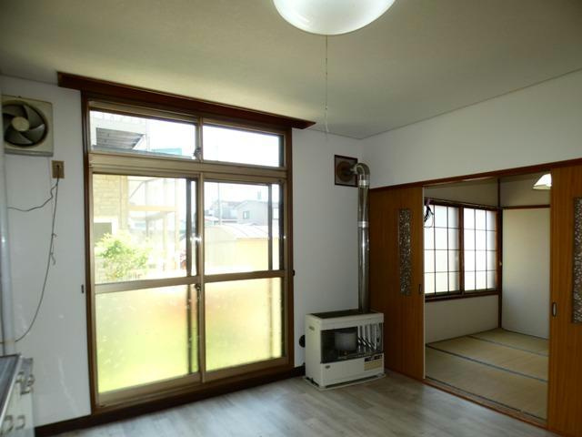 フラワーハイツ（緑ヶ岡）の居間・リビング