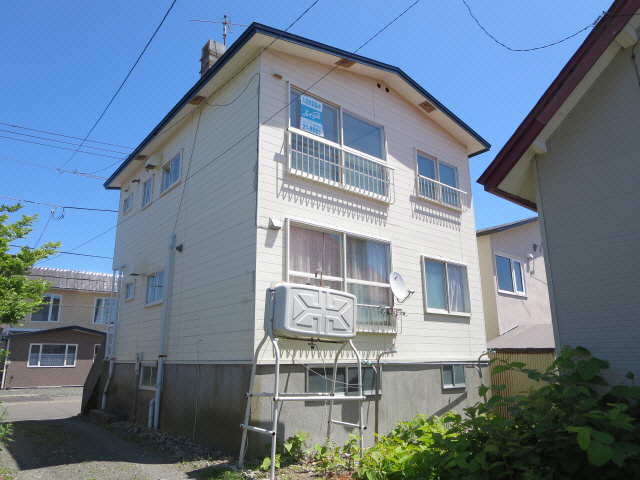 山田マンションのエントランス