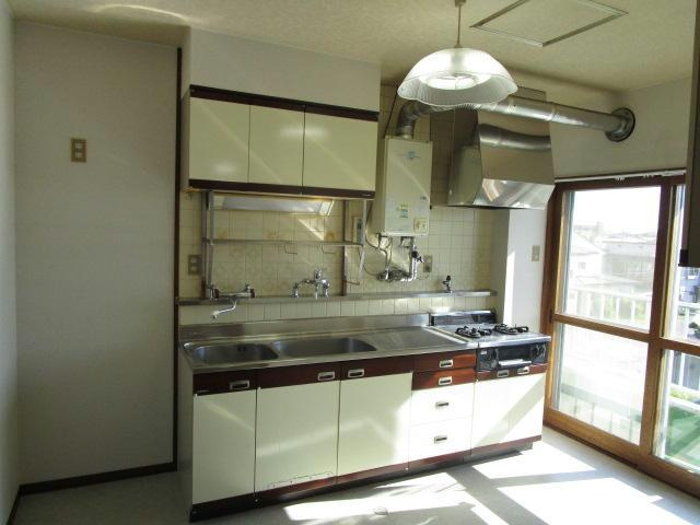 理興産業ビルのキッチン