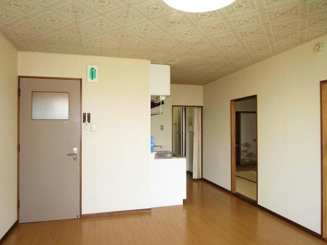 第一晴富ハイツの居間・リビング