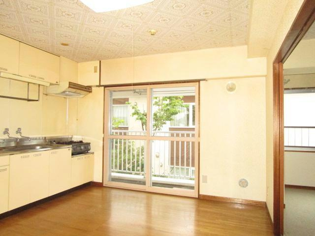 ハイツシャロムの居間・リビング