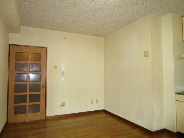 ハイツシャロムの居間・リビング