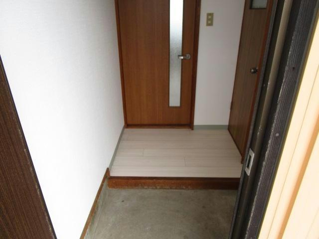 ハイツにしむらの玄関