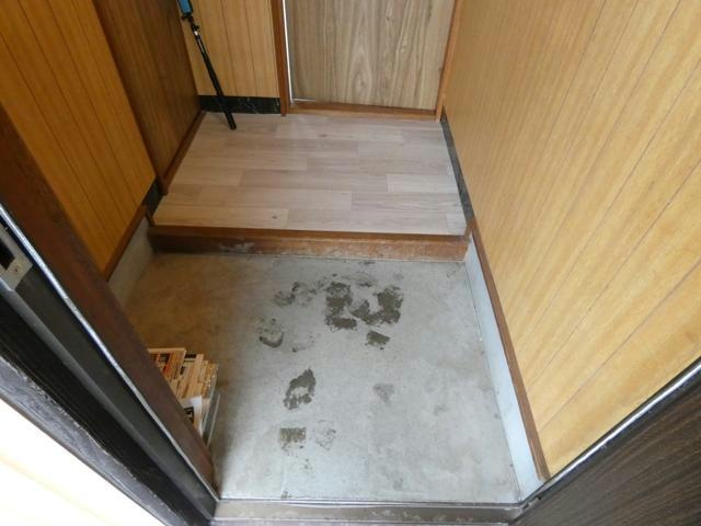 ハイツにしむらの玄関