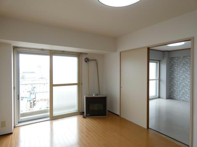 ハイツテクノスの居間・リビング